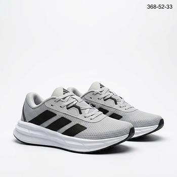 حذاء كاجوال رجالي Adidas موديل Ultraboost Light رمادي برباط وثلاثة خطوط جانبية