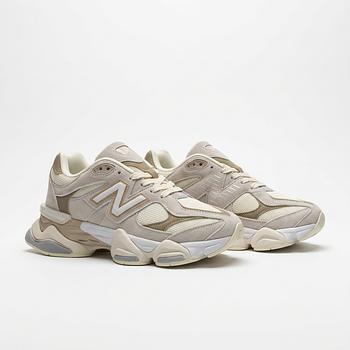 حذاء رياضي نسائي New Balance موديل 9060W أبيض وبيج برباط ونعل سميك مقسم