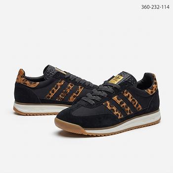 حذاء كاجوال نسائي Adidas موديل SL 72 RS أسود بنقشة تايجر برباط وثلاثة خطوط جانبية