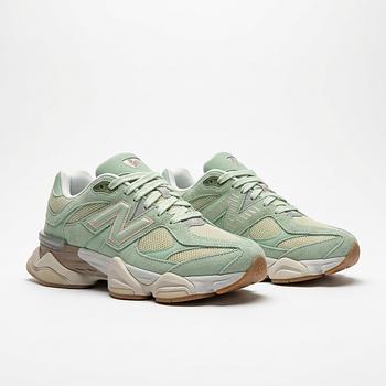 حذاء رياضي نسائي New Balance موديل 9060W أخضر برباط ونعل سميك مقسم