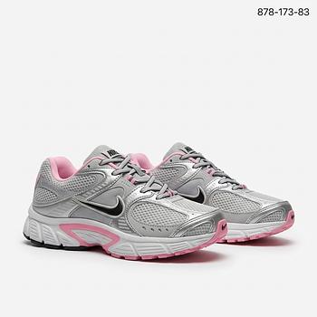 حذاء رياضي نسائي NIKE موديل Air Zoom Pegasus رمادي وأسود برباط ونعل بارز