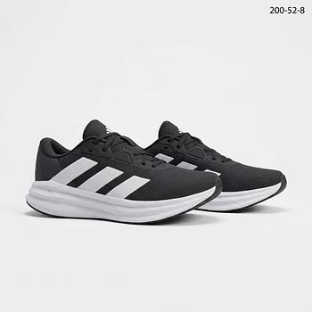 حذاء كاجوال رجالي Adidas موديل Ultraboost Light أسود وأبيض برباط وثلاثة خطوط جانبية
